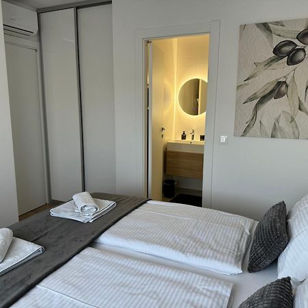 Capsula Luxury Apartment Umago Esterno foto