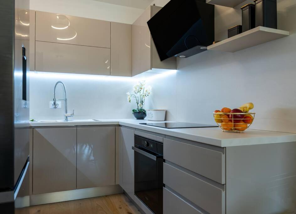 Capsula Luxury Apartment Umago Esterno foto