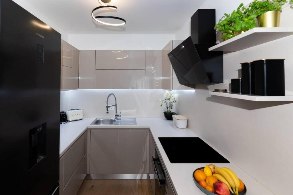 Capsula Luxury Apartment Umago Esterno foto